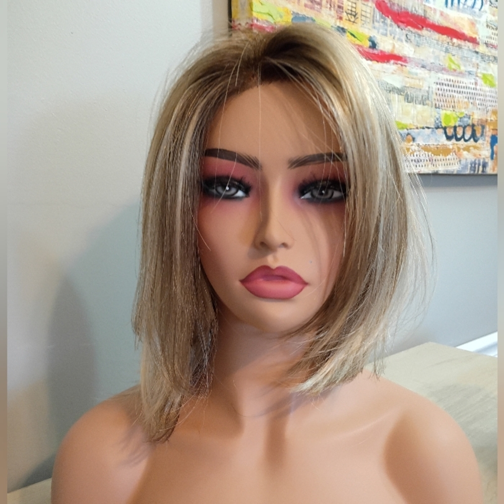 Women's Short Layered Blonde Bob Wig with Subtle Highlights